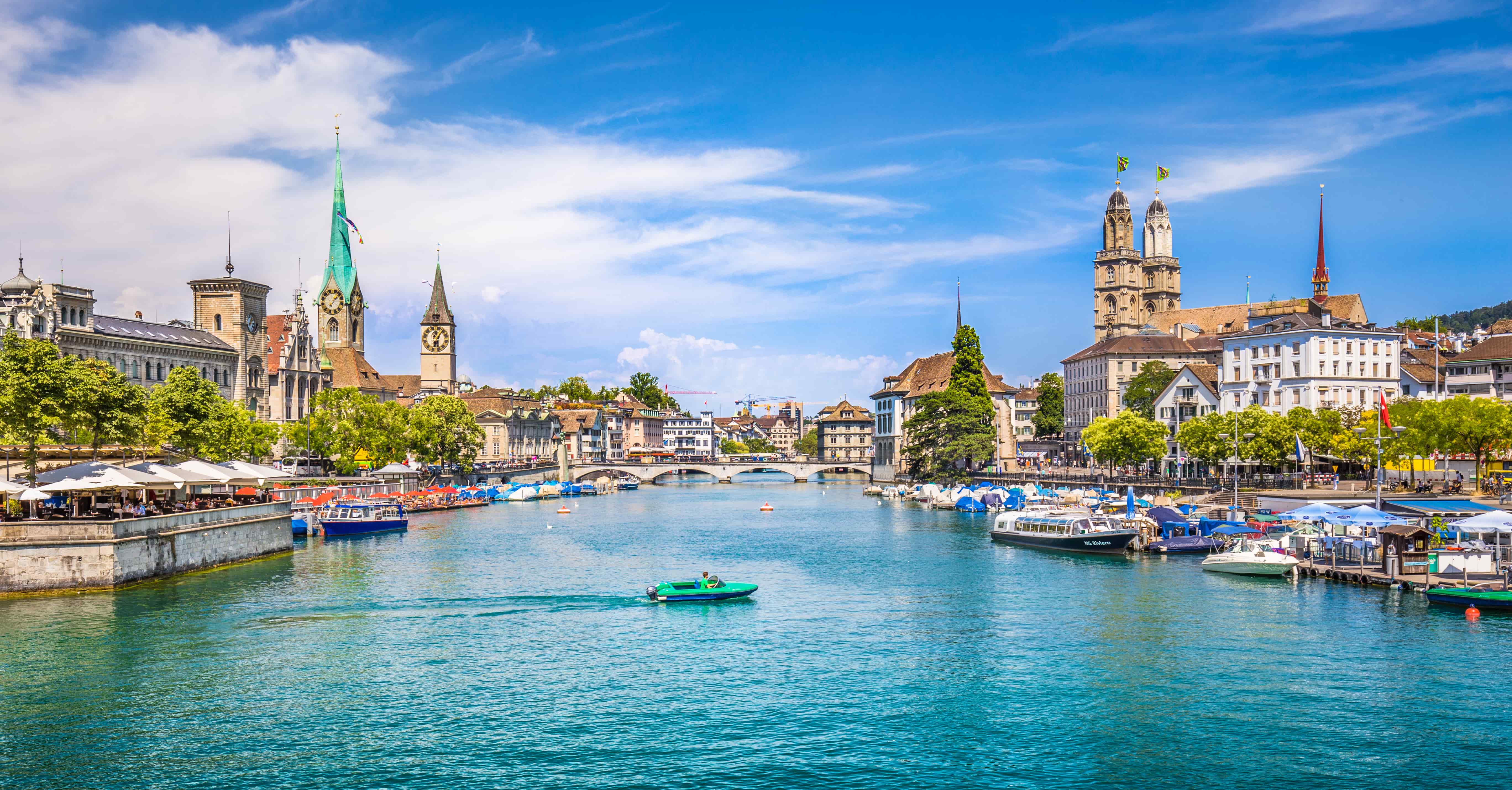 Zurich_Suisse_Zürich city center with river Limmat _94844524,min