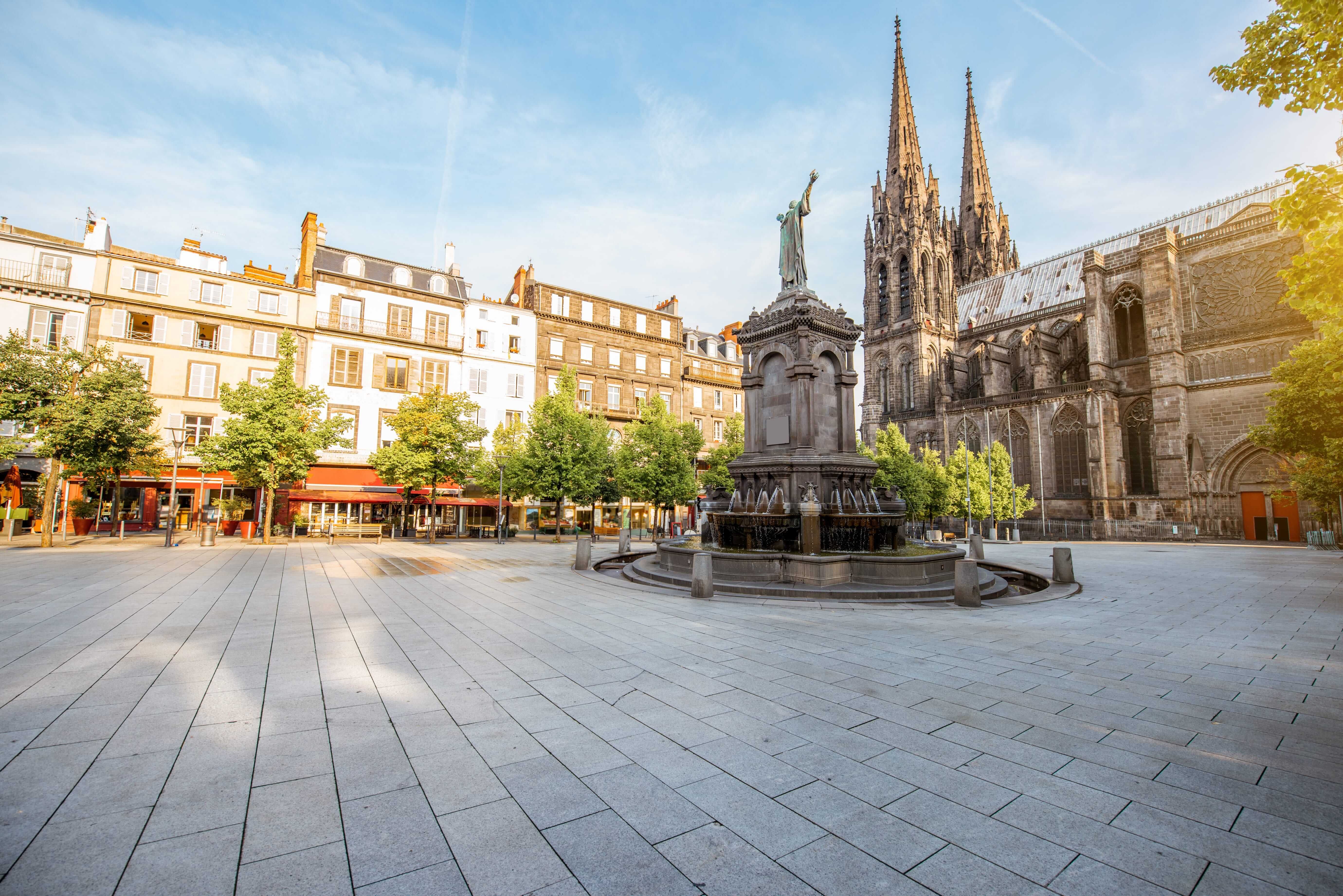 Orléans_France_Morning view on the Victory square with monument and cathedral in Clermont-Ferrand city in France_170759950-min (1)