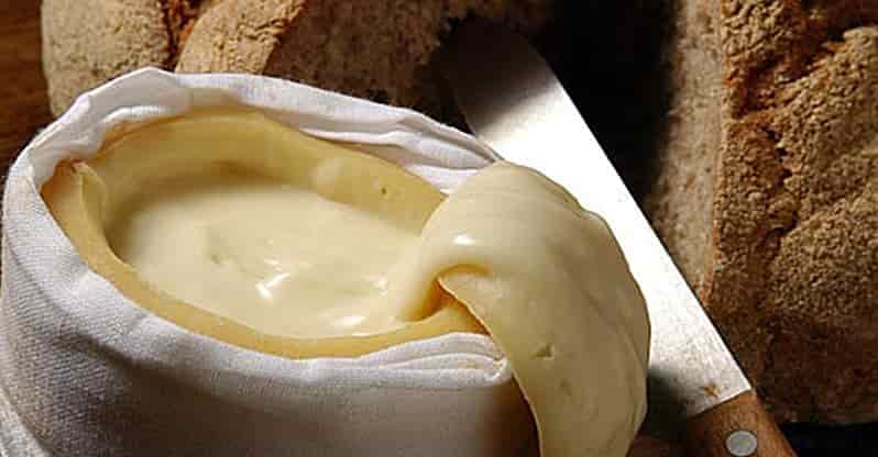 fromage de brebis coulant d’Azeitão-min